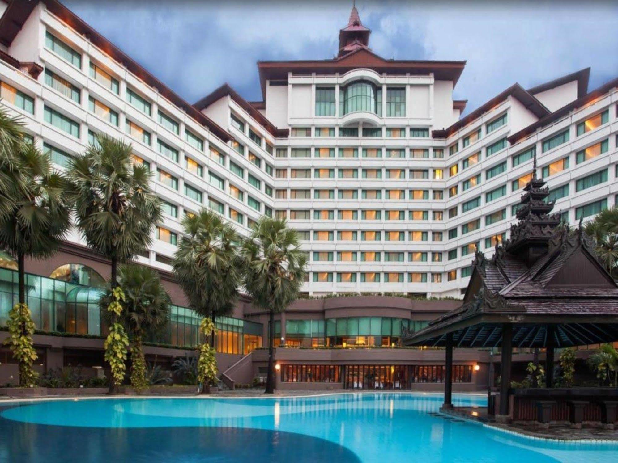 Sedona Hotel Yangon Exterior photo